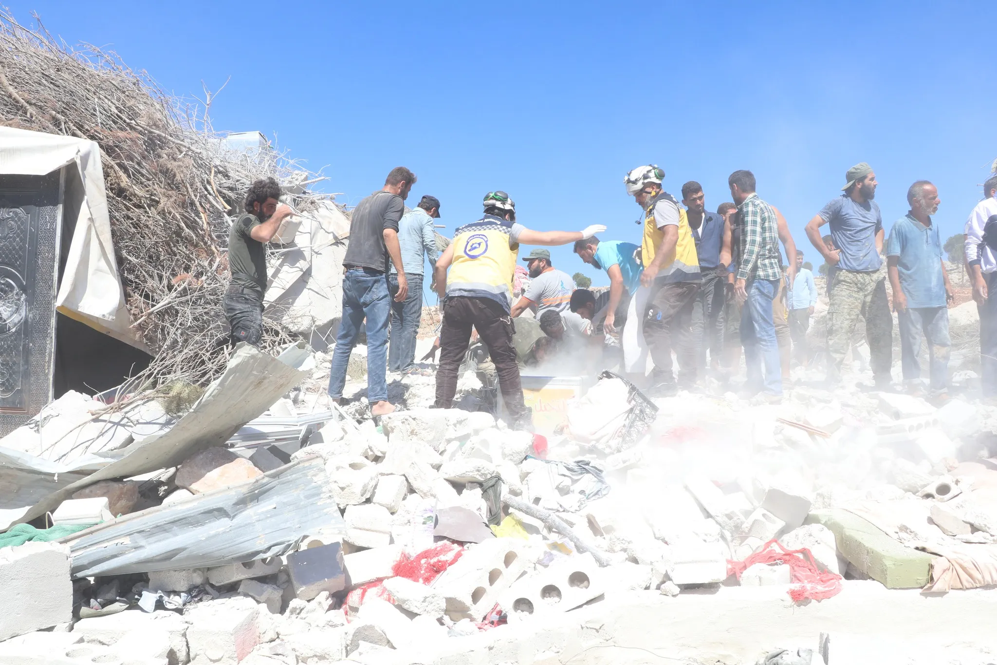 الائتلاف يُدين استهداف " ب ي د" مخيماً للنازحين بريف عفرين وينتقد الصمت الدولي