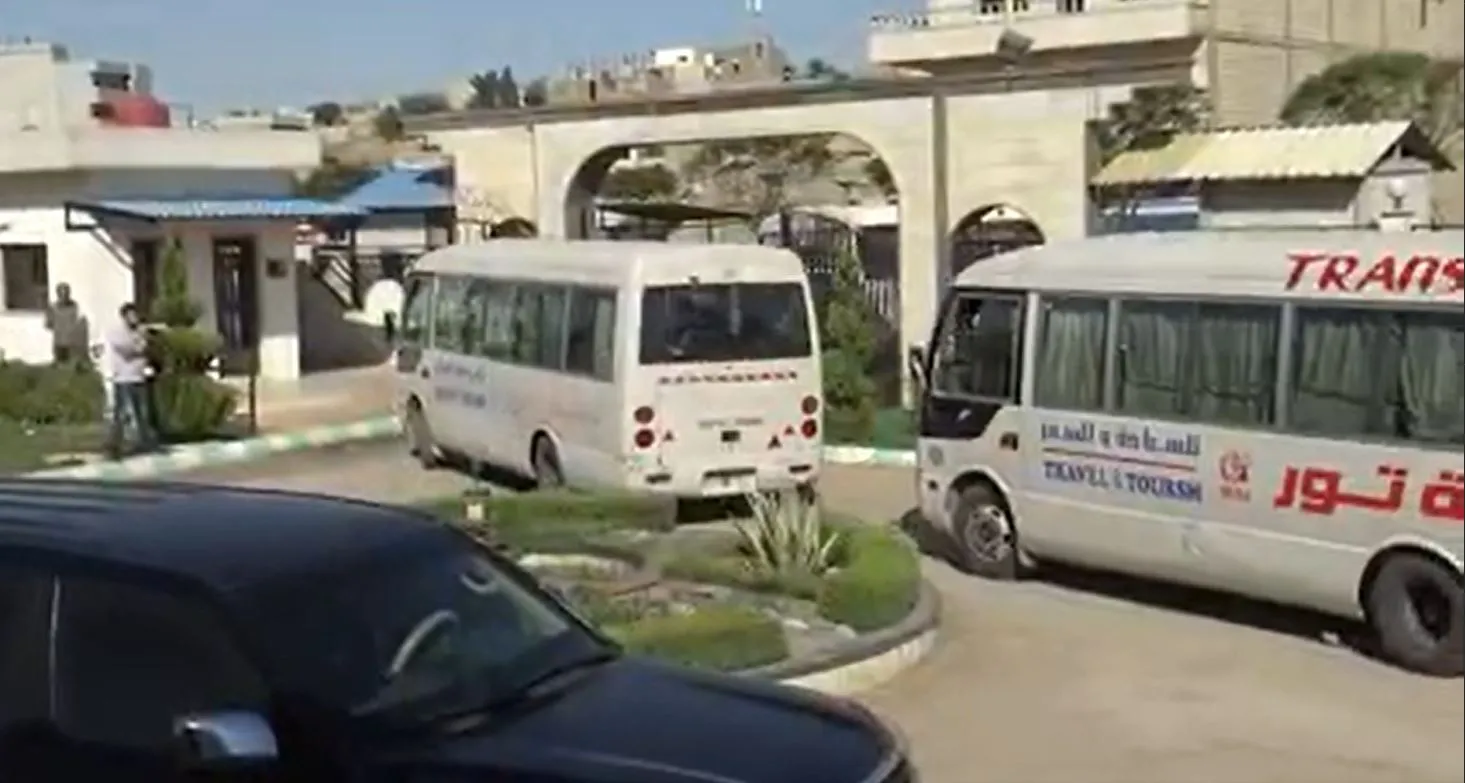 طاجيكستان تتسلم العشرات من الأطفال والنساء من مخيمي "الهول وروج" بسوريا