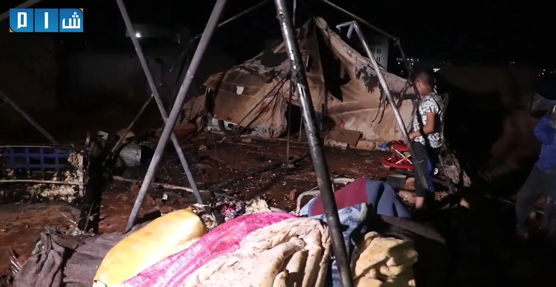 وفاة طفلة وإصابة أشقائها بحريق اندلع في مخيم للنازحين على أطراف مدينة إدلب