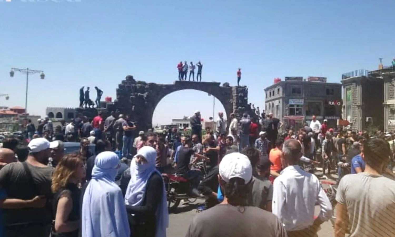 السويداء "انتفاضة شعبية تقتلع أخطر العصابات" وهذه تفاصيلها