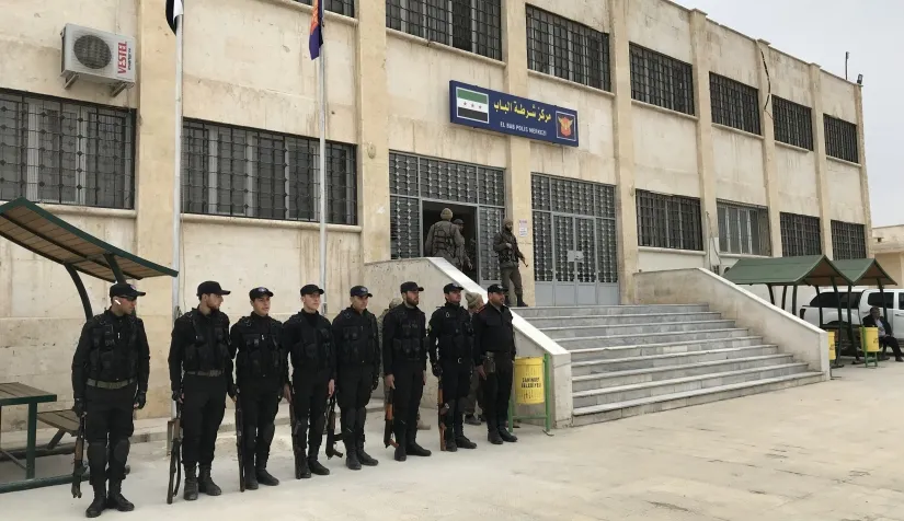 اعتقال شاب بسبب منشور بالباب ..  و"الإنقاذ" تلاحق تعليقات موظفيها بإدلب ..!!