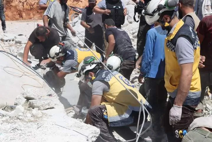 "الخوذ البيضاء": استمرار تصعيد النظام وروسيا ينذر بمزيد من المآسي شمال غرب سوريا