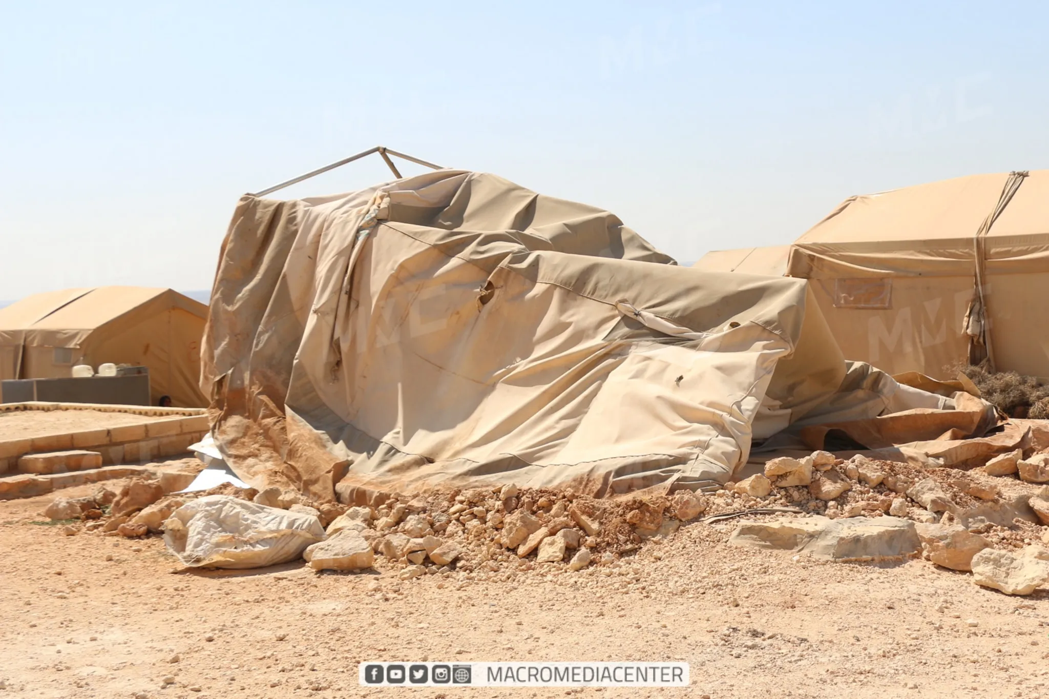 عاصفة هوائية تضرب مخيمات النازحين بإدلب ومنسقو الاستجابة يناشد لمساعدتهم