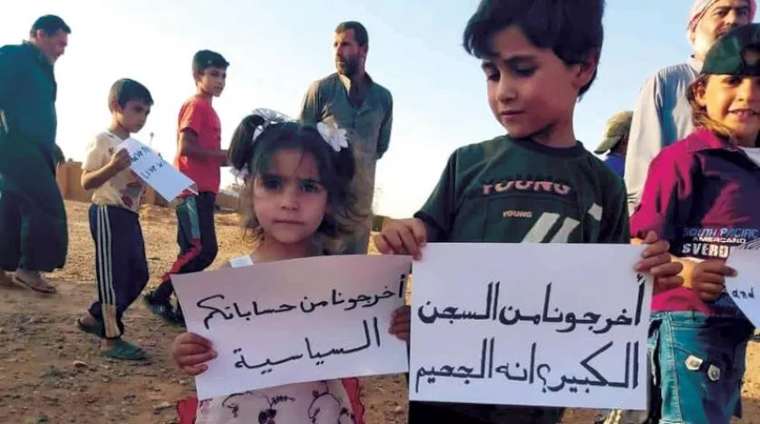 أهالي "الركبان" يتظاهرون لنقل معاناتهم ويطالبون بإخراجهم من "السجن الكبير"