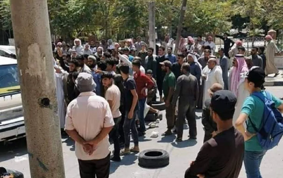 ميليشيا "قسد" تخطف طفلاً قاصراً في منبج والأهالي يتظاهرون رفضاً لممارساتها