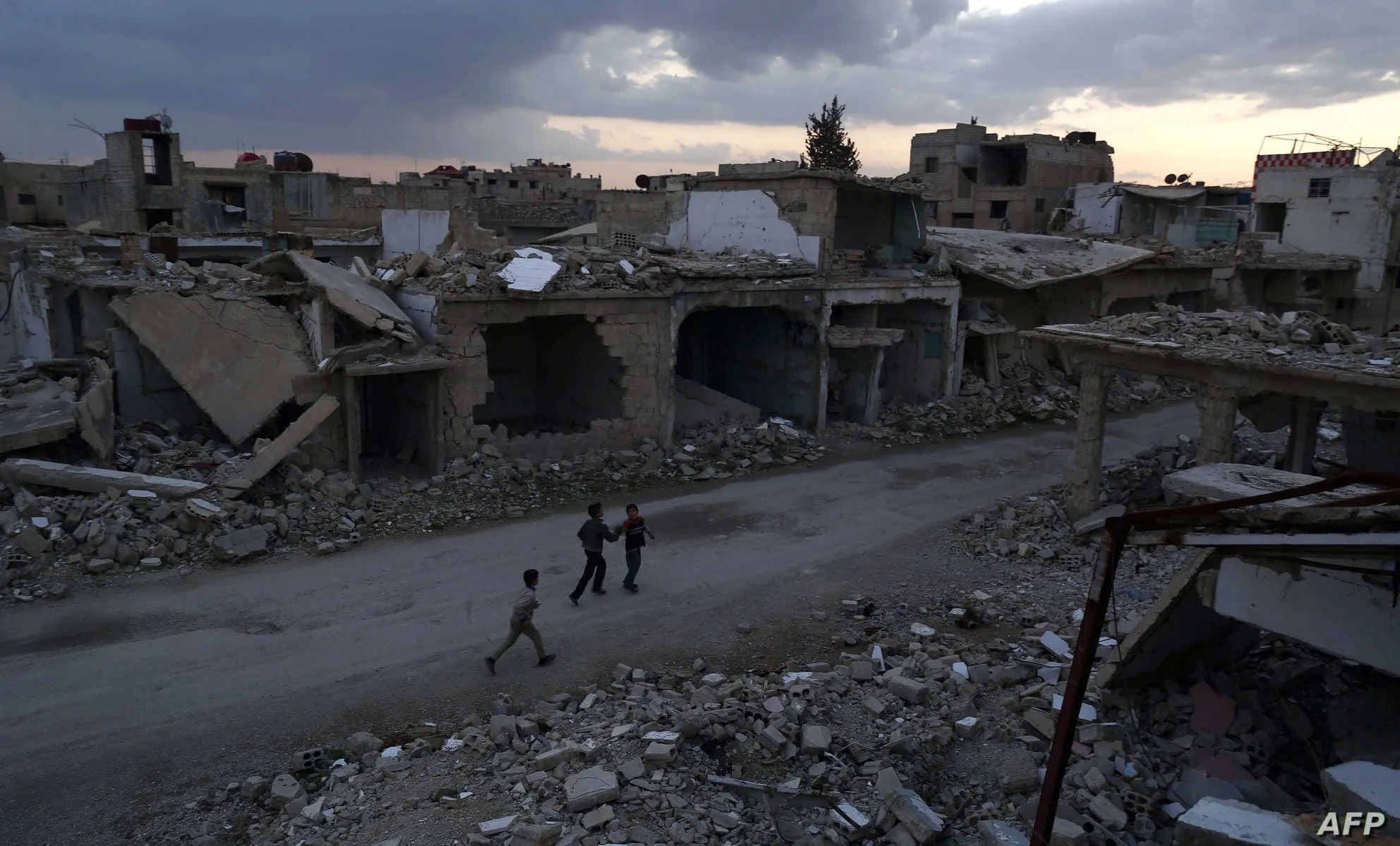 لغم أرضي يودي بحياة طفلين وإصابة ثالث في حي مساكن هنانو بحلب