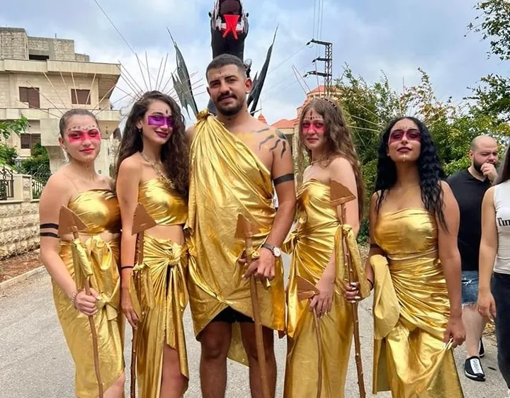 "سوريا المدمرة" كما يراها إعلام النظام .. تزييف الواقع عبر "كرنفال احتفالي" وسط سوريا