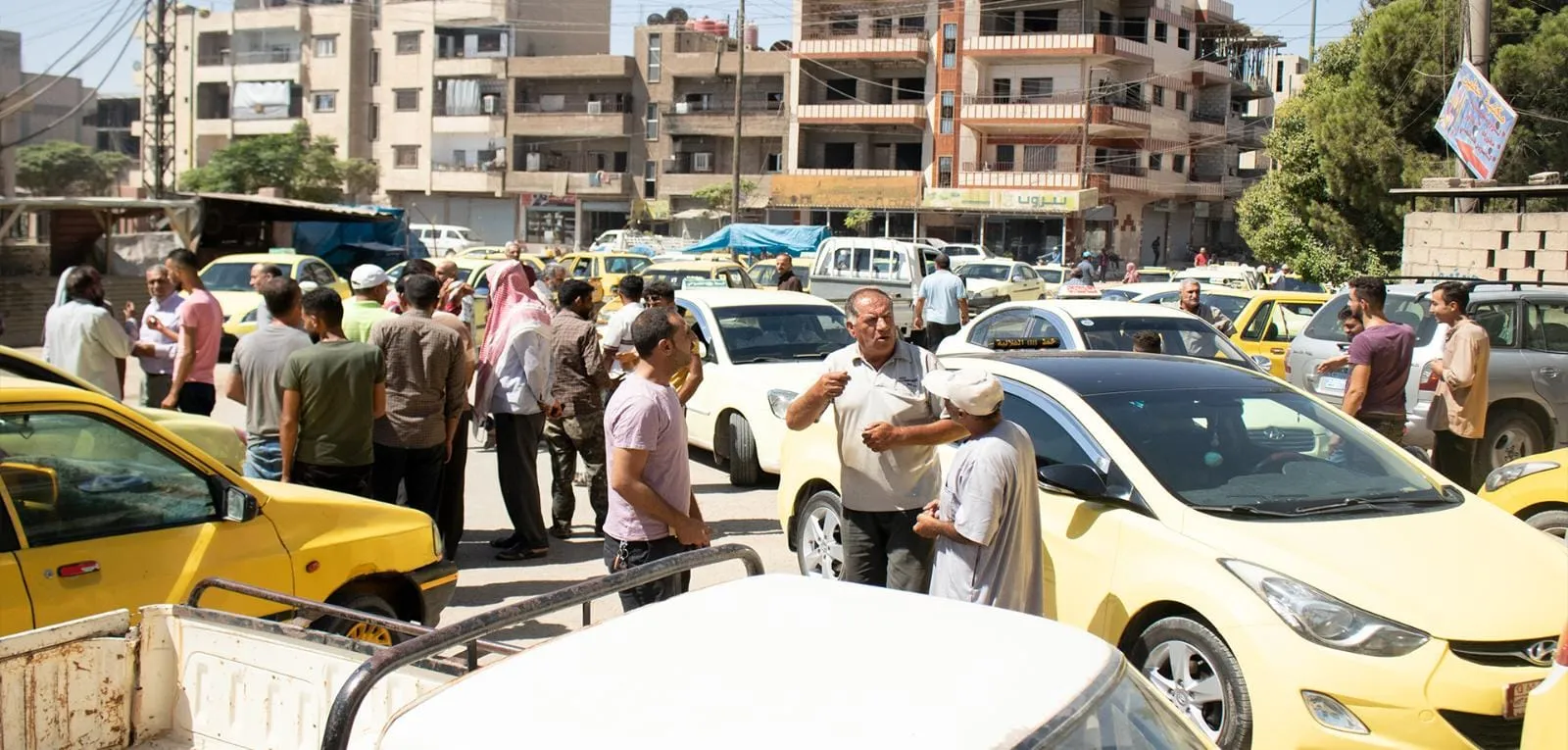 إثر تخفيض مخصصات المحروقات ورفع الأسعار .. إضراب واحتجاجات على قرارات "الإدارة الذاتية"