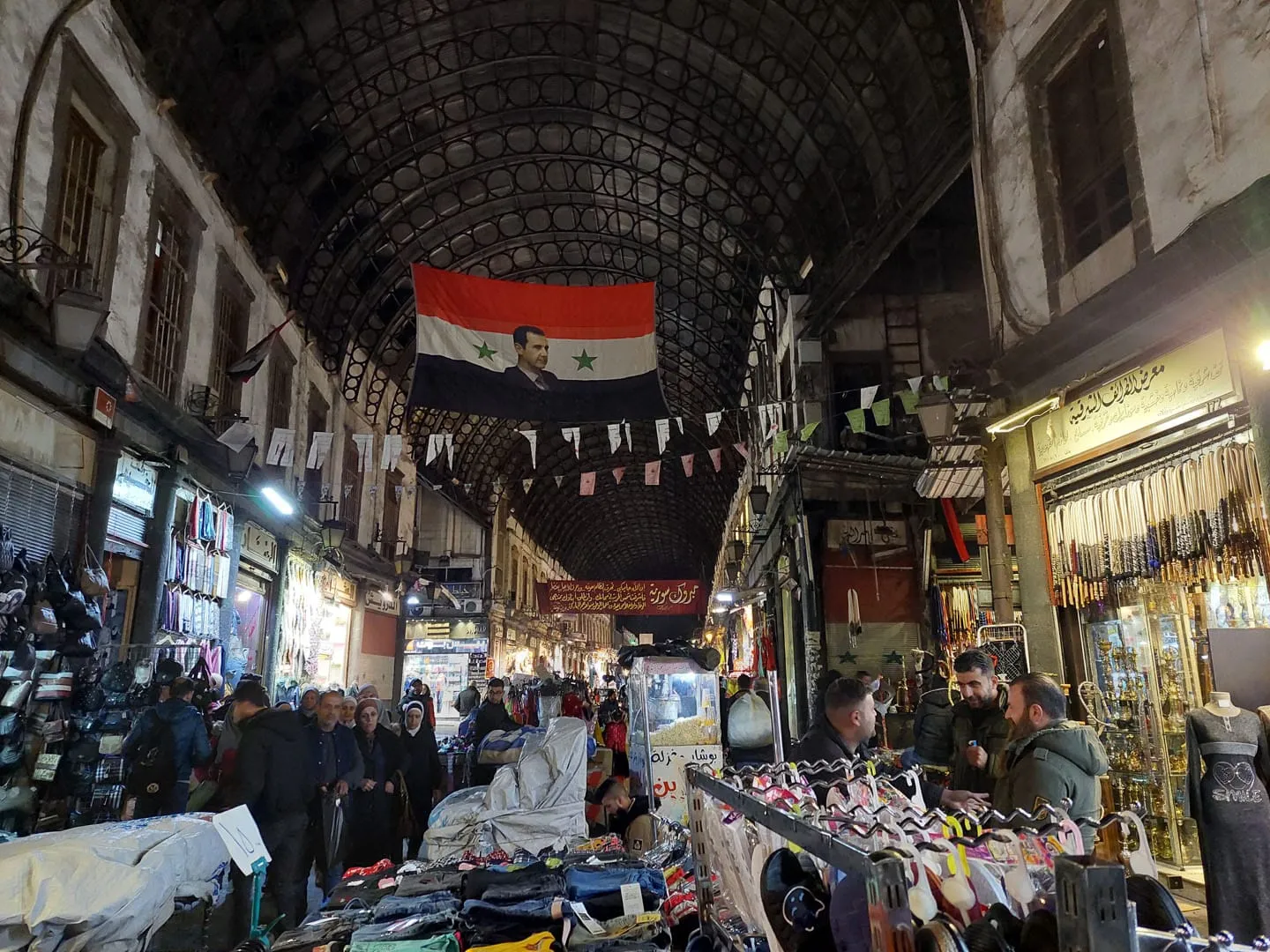 "التجارة الداخليّة": "الدولار يجب ألا يؤثر على السلع" ومسؤول يبرر تأخر المواد عبر "السورية للتجارة"