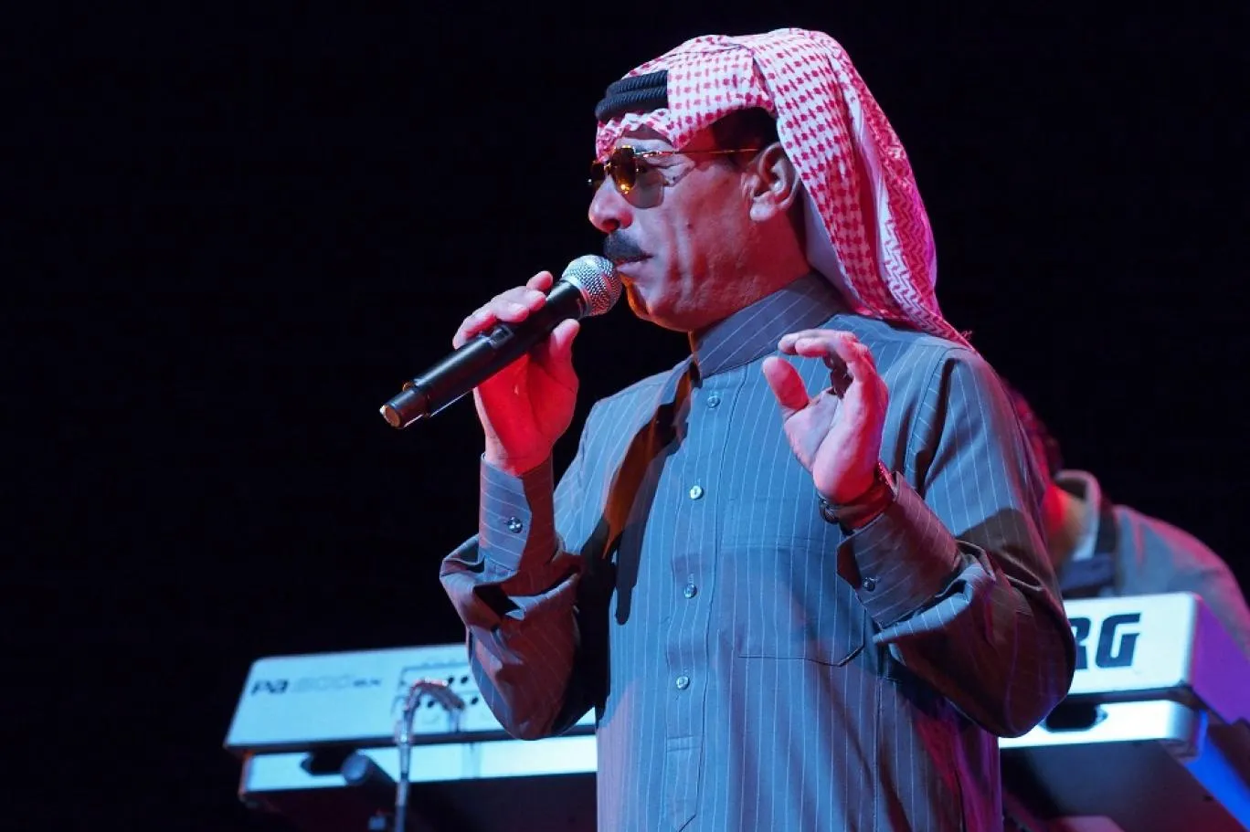 "عمر سليمان" ينضم إلى جوقة المطبلين للنظام ويغني على أطلال حمص المدمرة