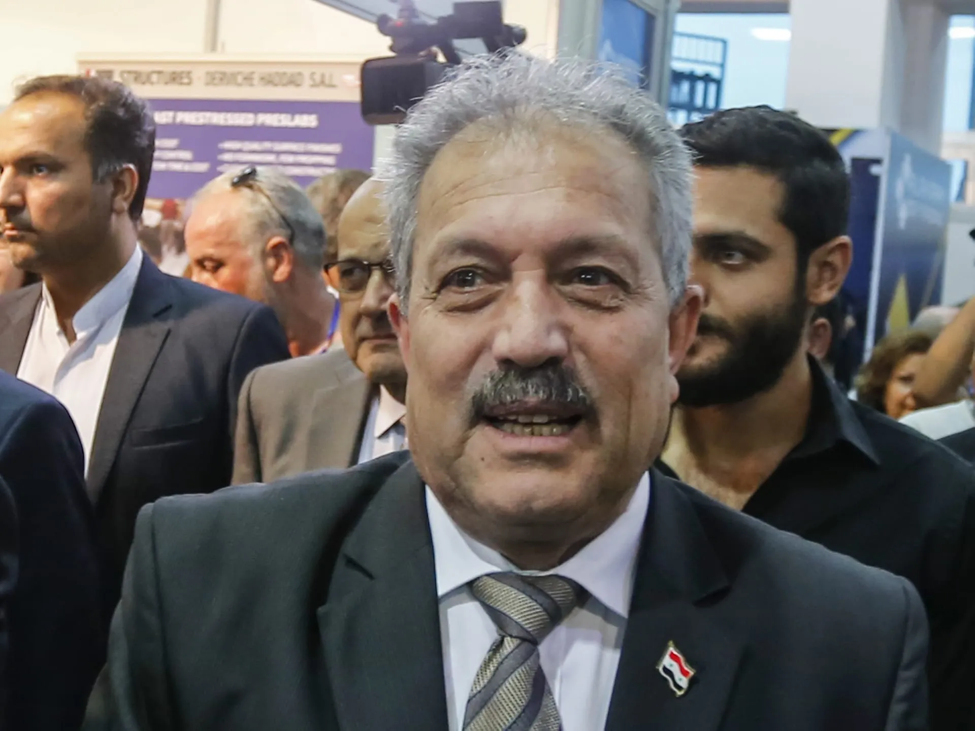 "عرنوس" يزعم بأن "وفورات رفع الدعم وغلاء المحروقات" ستفيد في تحسين المعيشة