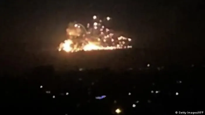 "المركزية الأمريكية" تعلن الرد على هجمات صاروخية استهدفت "القرية الخضراء" شرقي سوريا