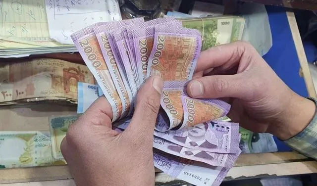 تقرير: الليرة ماضية لـ 5 آلاف مقابل الدولار .. وزير مالية النظام: "ليرتنا قوية وإلى تعافٍ"