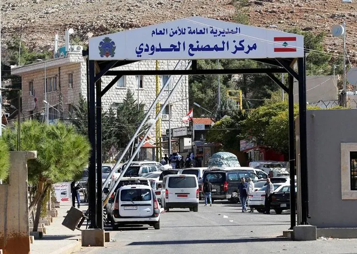 سلمتهم قبرص بعد اعتقالهم .. عائلات فلسطينية تناشد لمنع ترحيلهم من لبنان إلى سوريا