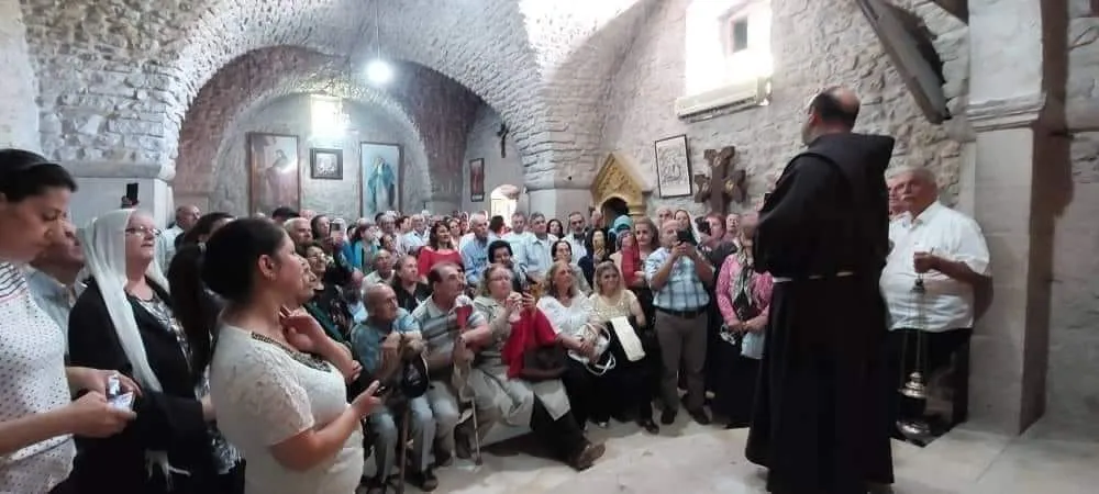بعد منعهم والتضييق لسنوات .. "إعلام الجولاني" يحتفي بإقامة قداس للمسيحيين بإدلب