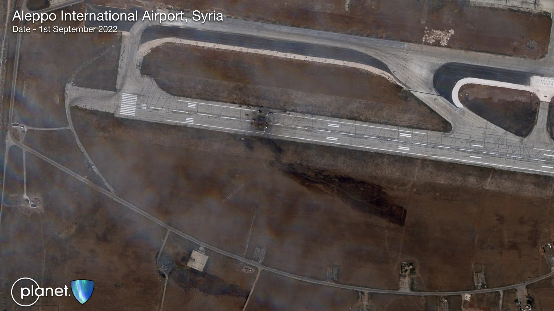 صور أقمار صناعية ترصد الأضرار بمدرج مطار حلب الدولي