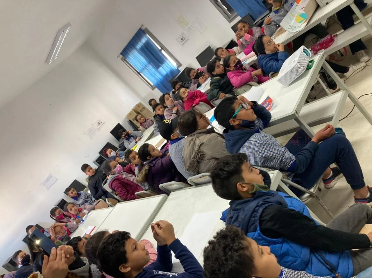 جمعية تركية تعرض مساعدة السوريين لتسجيل أبنائهم في المدارس وحل مشكلاتهم
