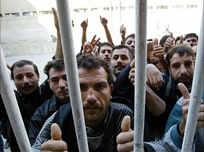 سجناء سوريون في سجن عدرا قرب دمشق