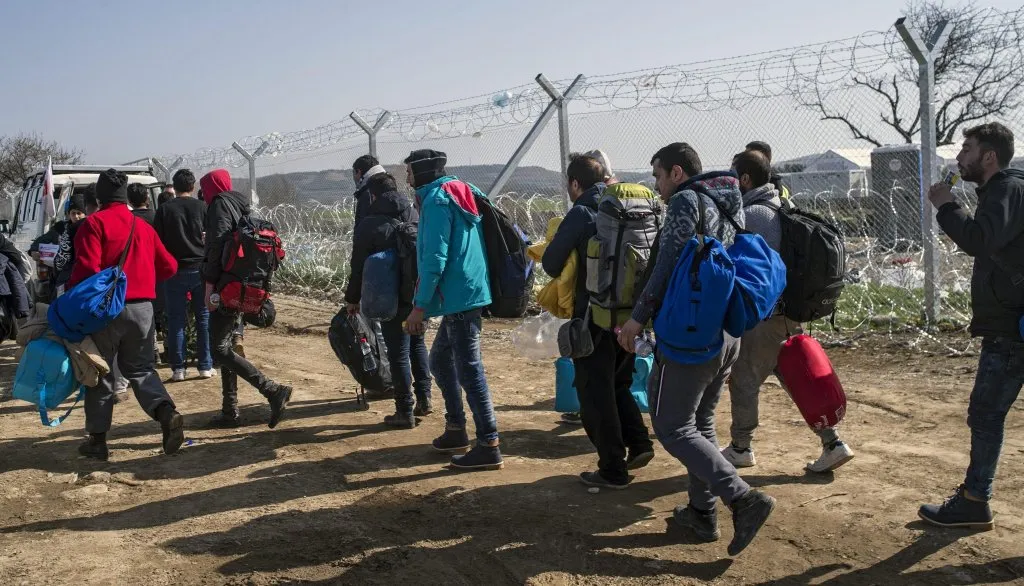 الشرطة المقدونية توقِف 142 مهاجرا "بينهم سوريون" عند حدودها الجنوبية