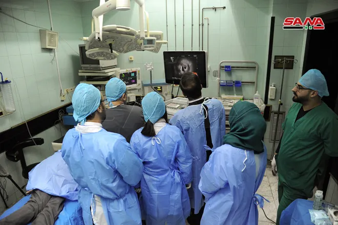 "لن نقبل بتقديم أطبائنا كهدية للخارج" .. مسؤول طبي يحذر من عدم رفع أجور الأطباء بسوريا
