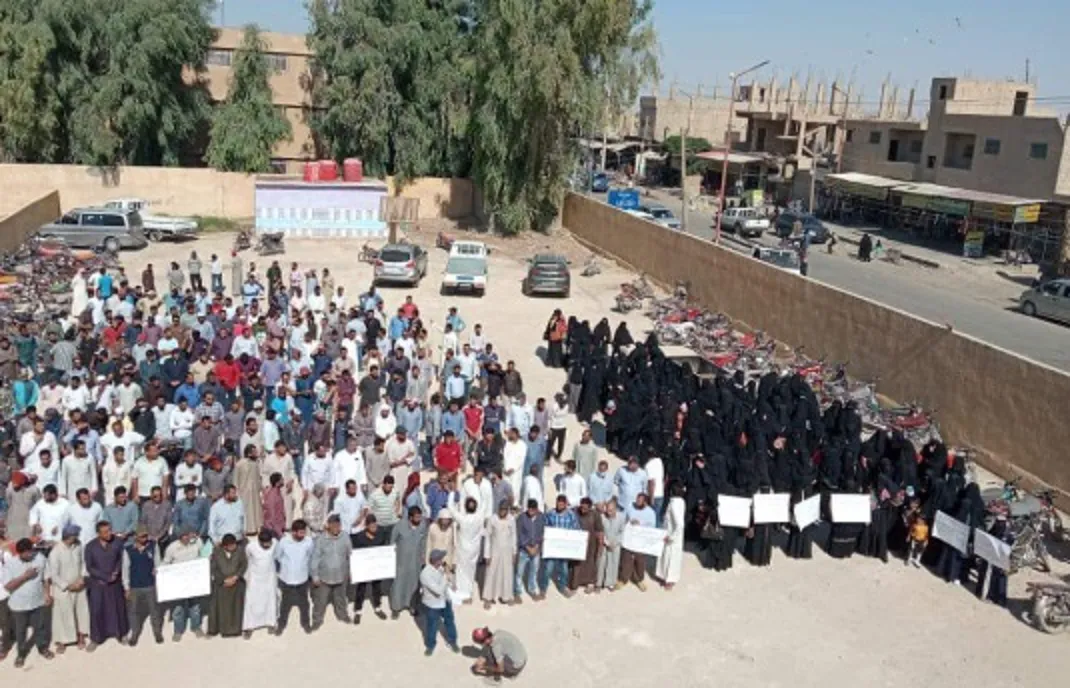 احتجاجات لكوادر تعليمية في دير الزور ضد فرض مناهج "لإدارة الذاتية"
