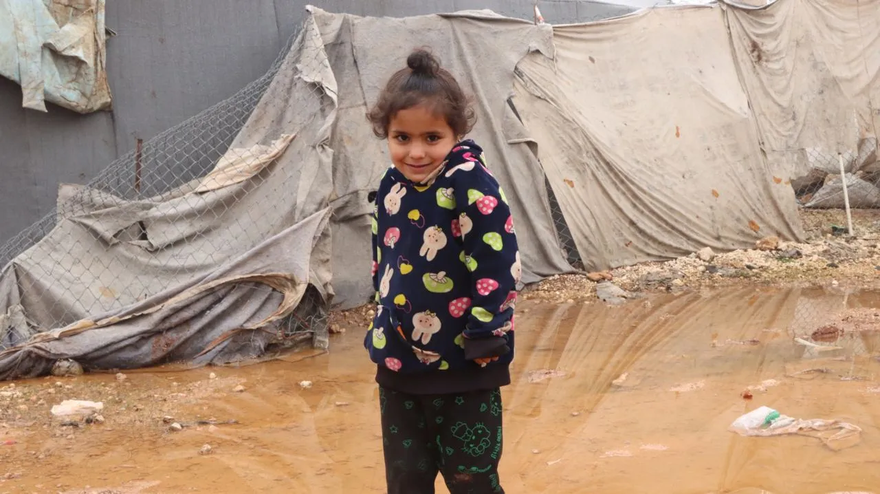 طفلة في أحد مخيمات الشمال السوري