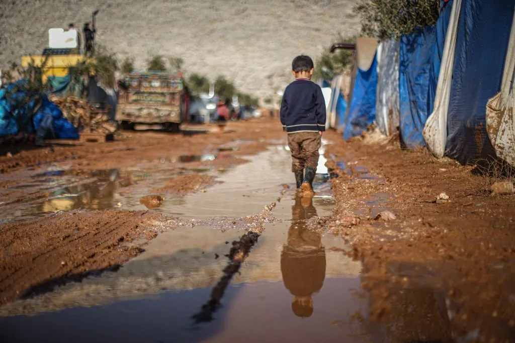 "استجابة سوريا": حياة الأطفال والنساء في المخيمات لازالت مأساوية والبرد يهدد حياتهم