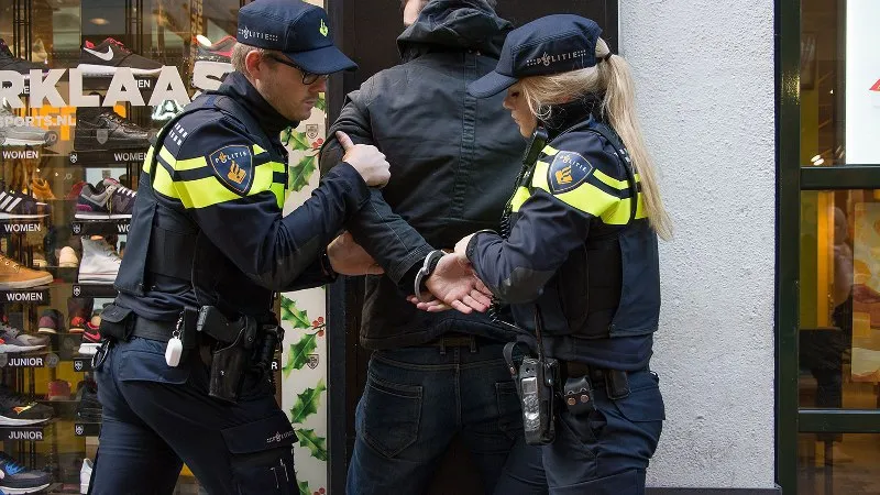 السلطات الهولندية تعتقل مواطناً سورياً يشتبه بتوليه منصب أمني بتنظيم "داعـ .ـش"