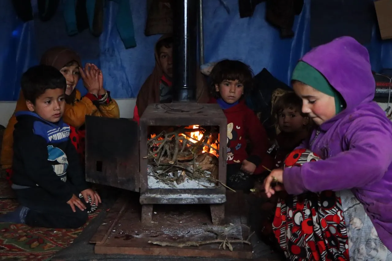 أطفال في مخيم غربي #إدلب