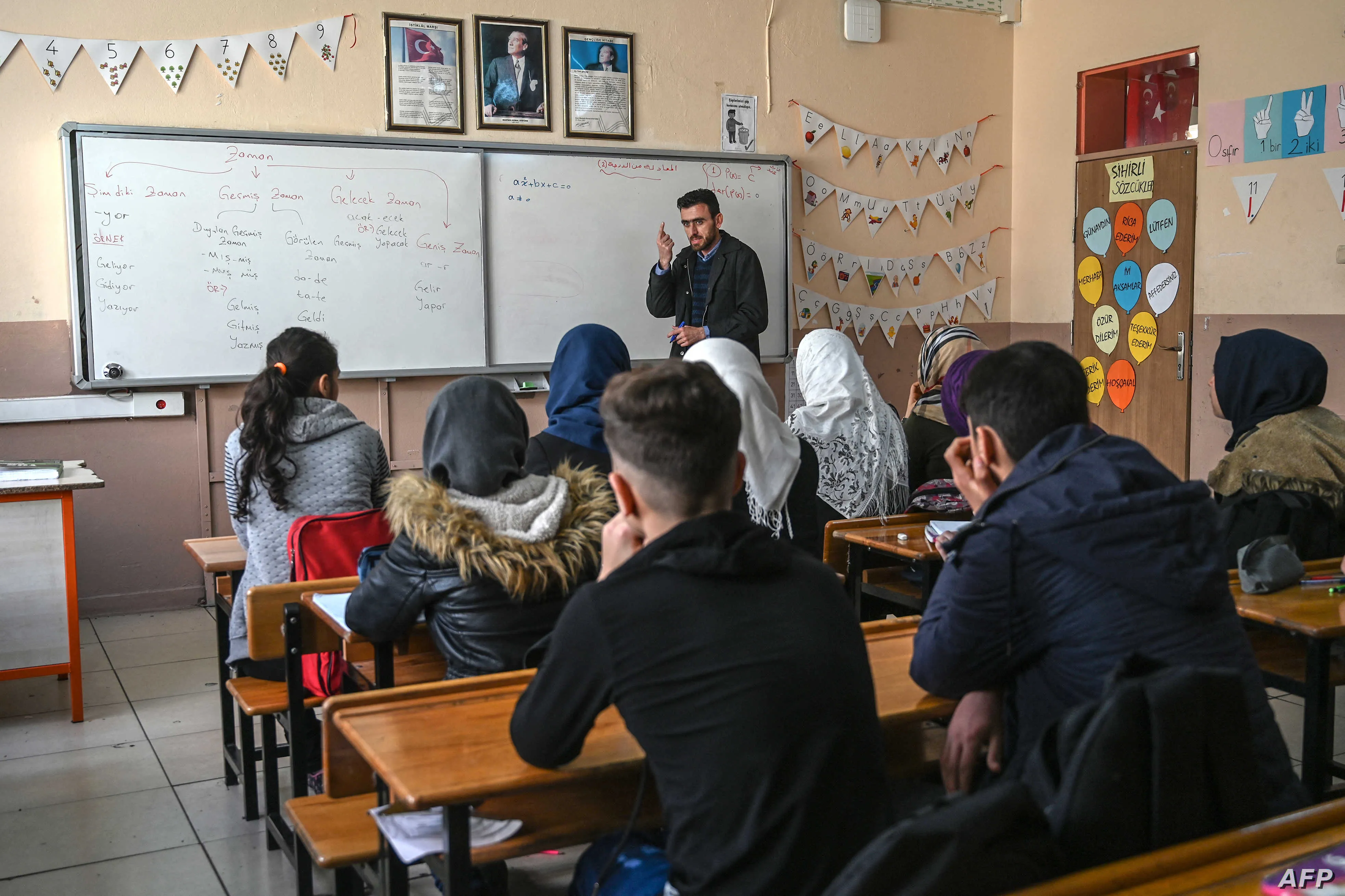 مسؤول تربوي تركي يُحذر من ابتعاد الطلاب السوريين عن متابعة تعليمهم.. والسبب؟