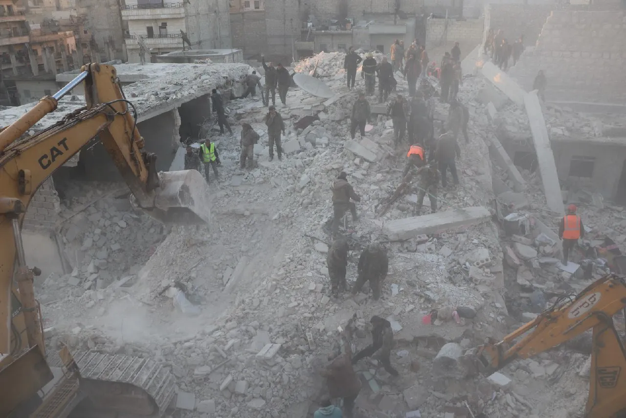 وفيات بانهيار مبنى سكني في "الشيخ مقصود" بمدينة حلب