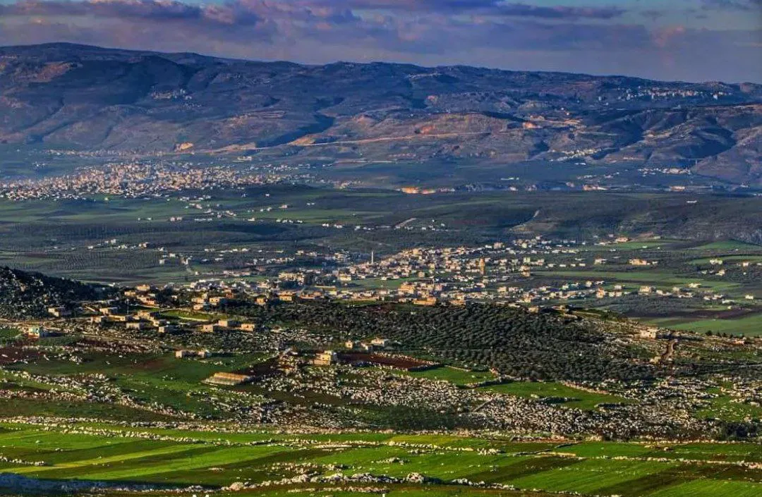 صباح الخير من إحدى قرى الجبل الوسطاني في جسر الشغور بريف إدلب.