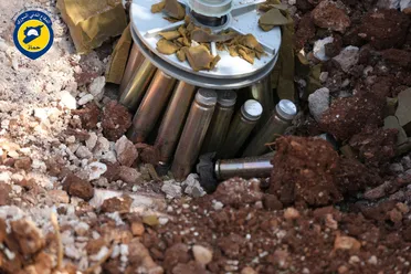ذخائر عنقودية من نمط PTAB-1M بعد هجوم الحلف السوري الروسي في محيط مركز الدفاع المدني 107 بكفر زيتا بحماة 29-4-2017