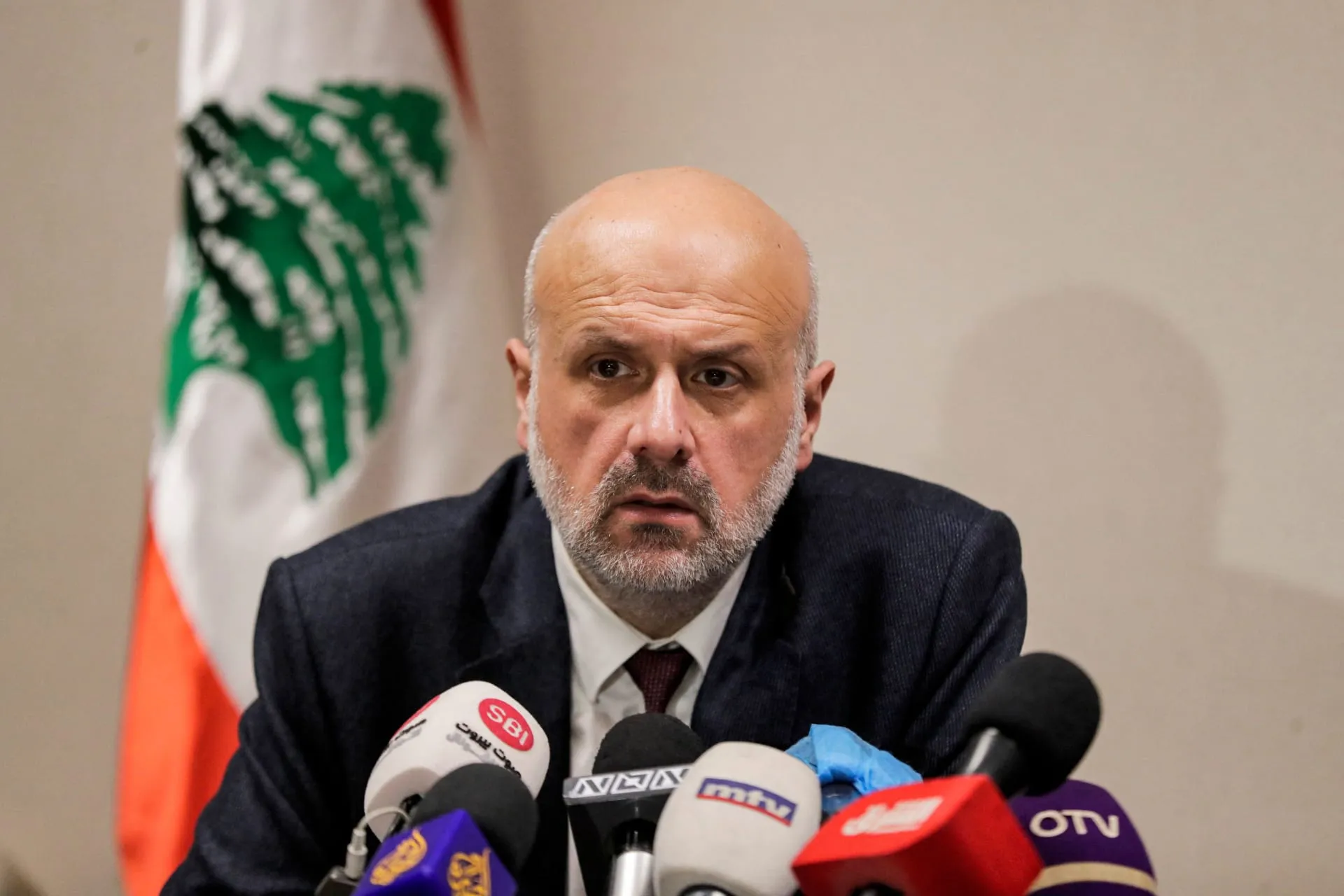 وزير الداخلية اللبناني يقول إنه لن يسمح بـ "الوجود السوري العشوائي" في لبنان