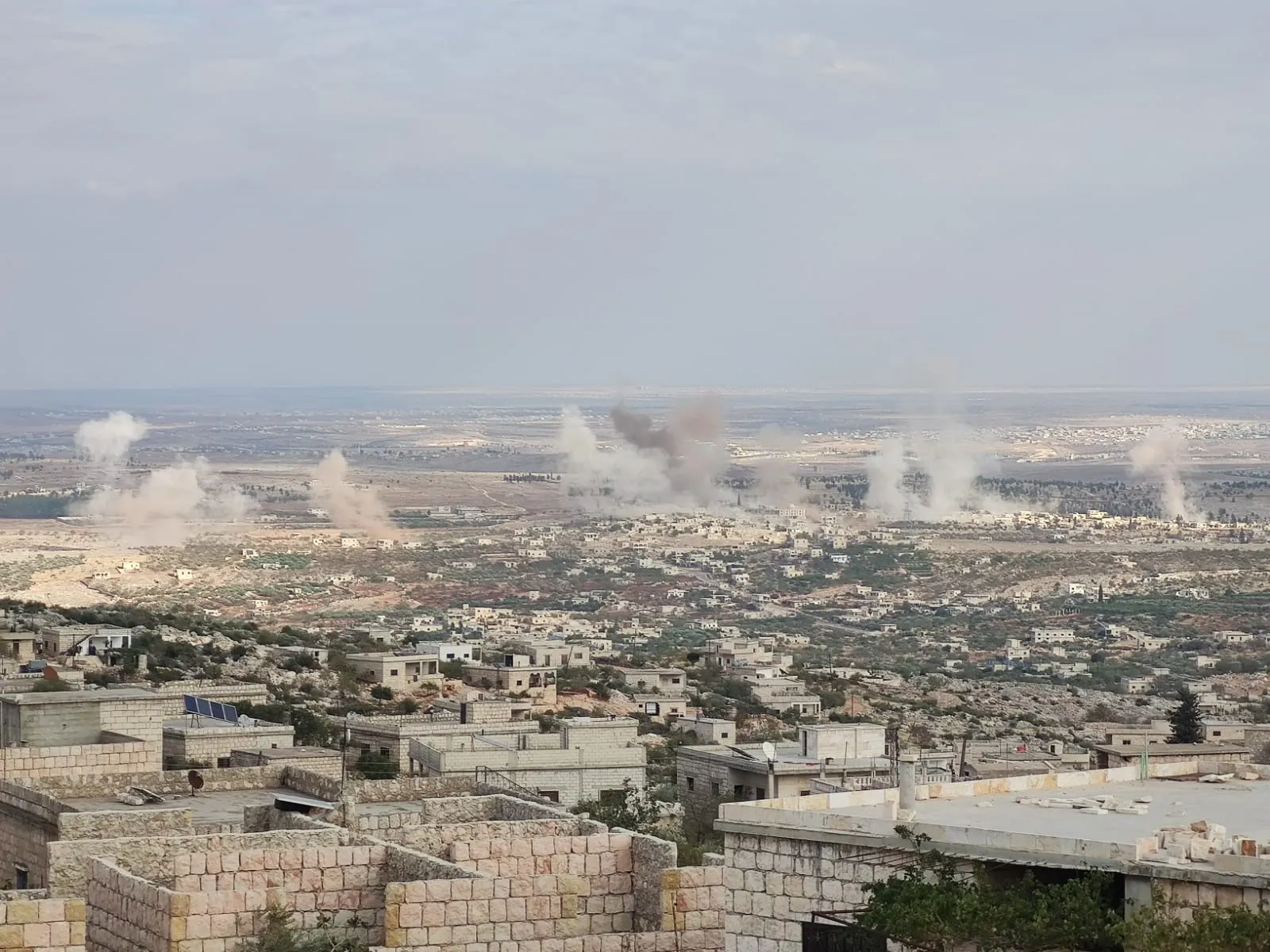صورة للقصف على قرية بينين بجبل الزاوية