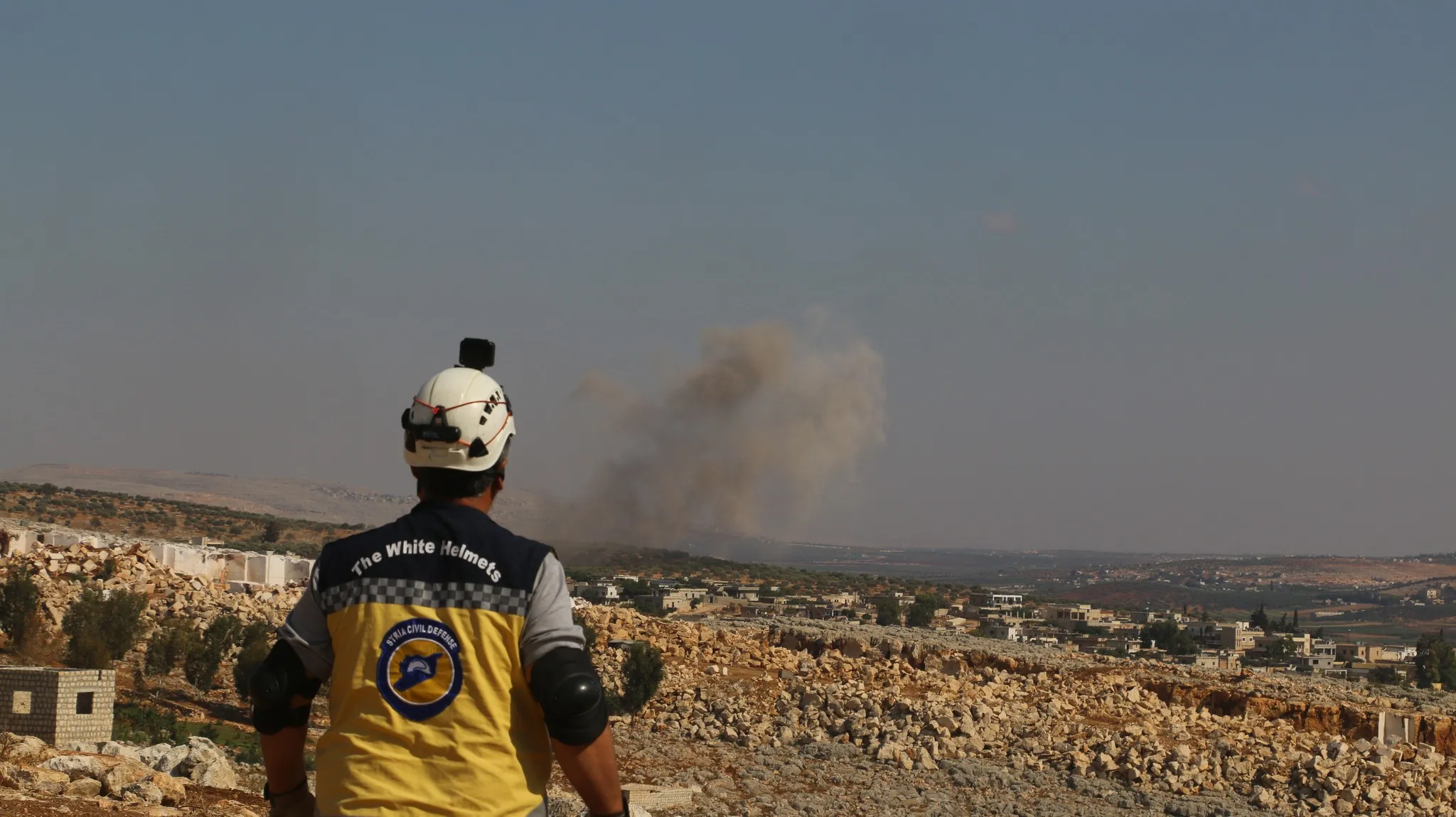 غارات روسية وقصف مدفعي يستهدف المناطق المحررة شمال غرب سوريا