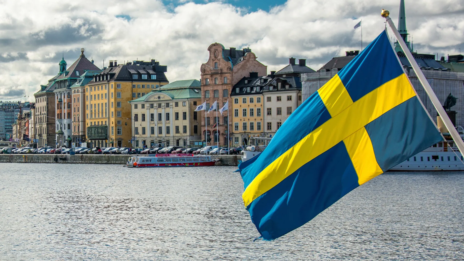 سلطات "السويد" تعتزم تخفيض المزايا الاجتماعية للاجئين للحد من قدومهم إلى البلاد