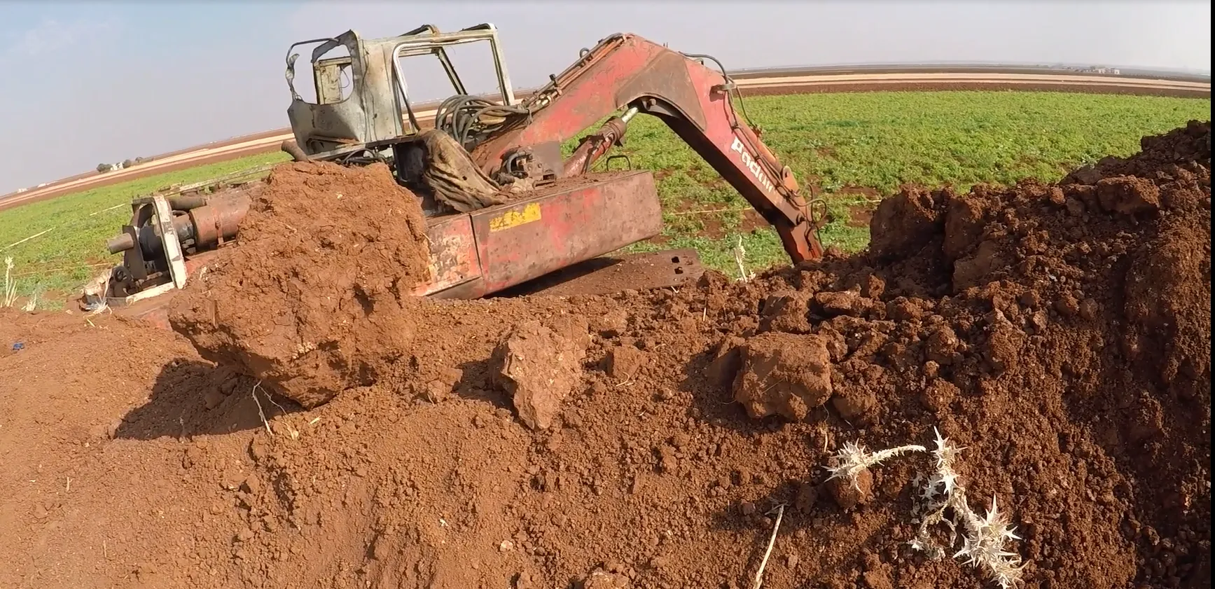 صورة آلية ثقيلة مستهدفة بقصف للنظام بريف إدلب