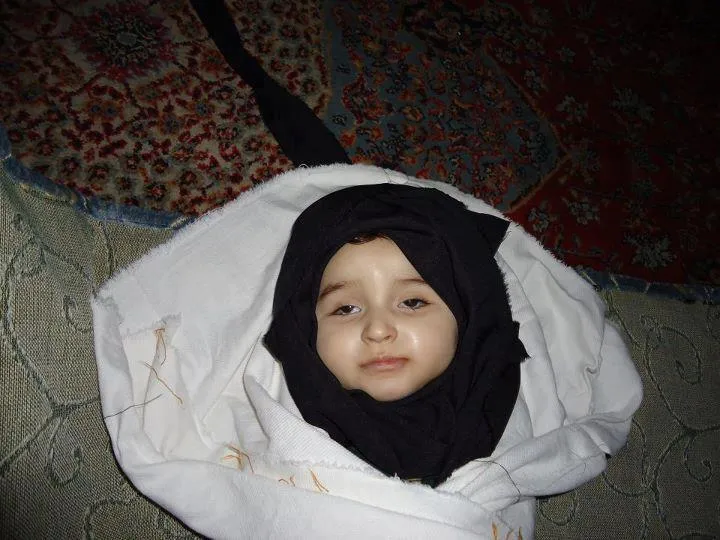 الشهيدة الطفلة "مروة عادل بهار" استشهدت بقصف قوات الأسد على حي كرم الزيتون بمدينة حمص