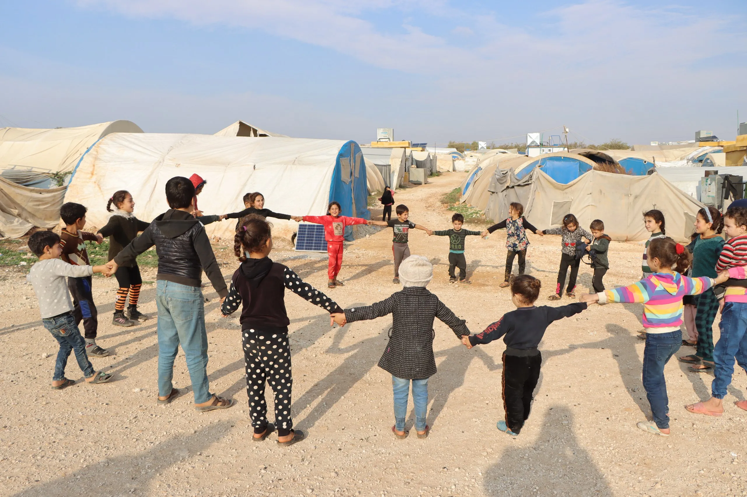 "الائتلاف" يدعو لمساعدة مخيمات النازحين واللاجئين شمال سوريا لتجنب أي كارثة إنسانية