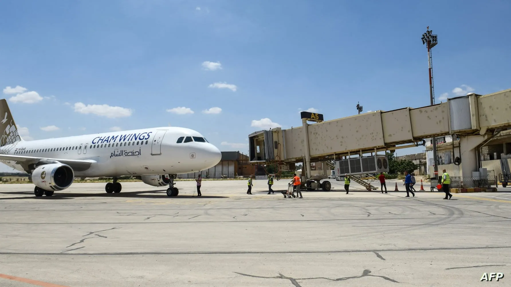بعد شهر من التوقف .. إعلام النظام يعلن عودة مطار دمشق للخدمة