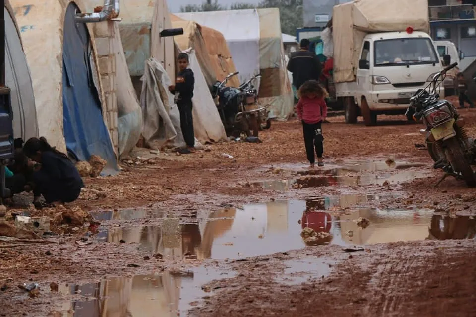 "استجابة سوريا" يُحذر من "مجاعة كبرى" جراء تخفيض المساعدات الإنسانية شمال غربي سوريا