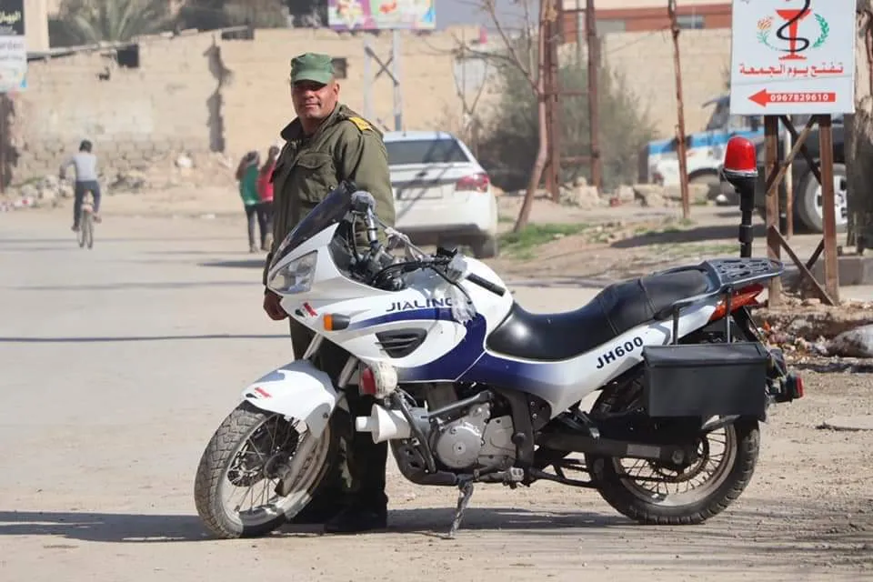 تحت طائلة الحجز والمصادرة .. النظام يحظر تجوال الدراجات النارية بحمص