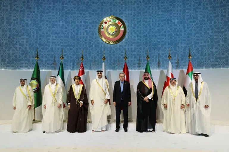 "القمة الخليجية" تجدد موقفها من القضية السورية دعم التوصل لحل سياسي وفق القرار 2254