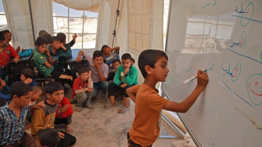 "رايتس ووتش" تُطالب بإنهاء "الحواجز البيروقراطية" أمام تعليم أطفال اللاجئين السوريين