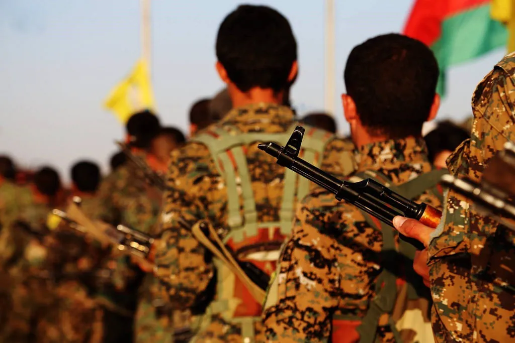 "قسد" تزج بأطفال مجندين في مواجهة مقاتلي "العشائر" بديرالزور 