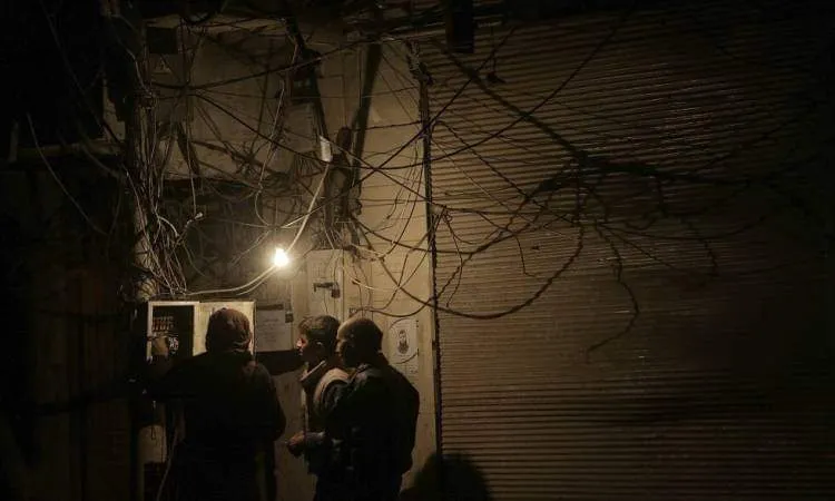 الكهرباء غائبة عن مناطق سيطرة النظام و"الزامل" يجدد الوعود الكاذبة