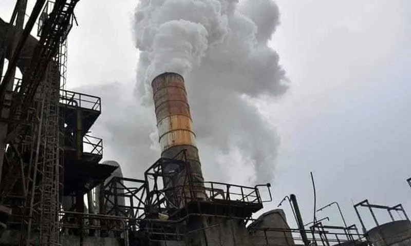 حكومة النظام تتراجع عن قرار قطع الغاز والكهرباء عن معمل الأسمدة بحمص