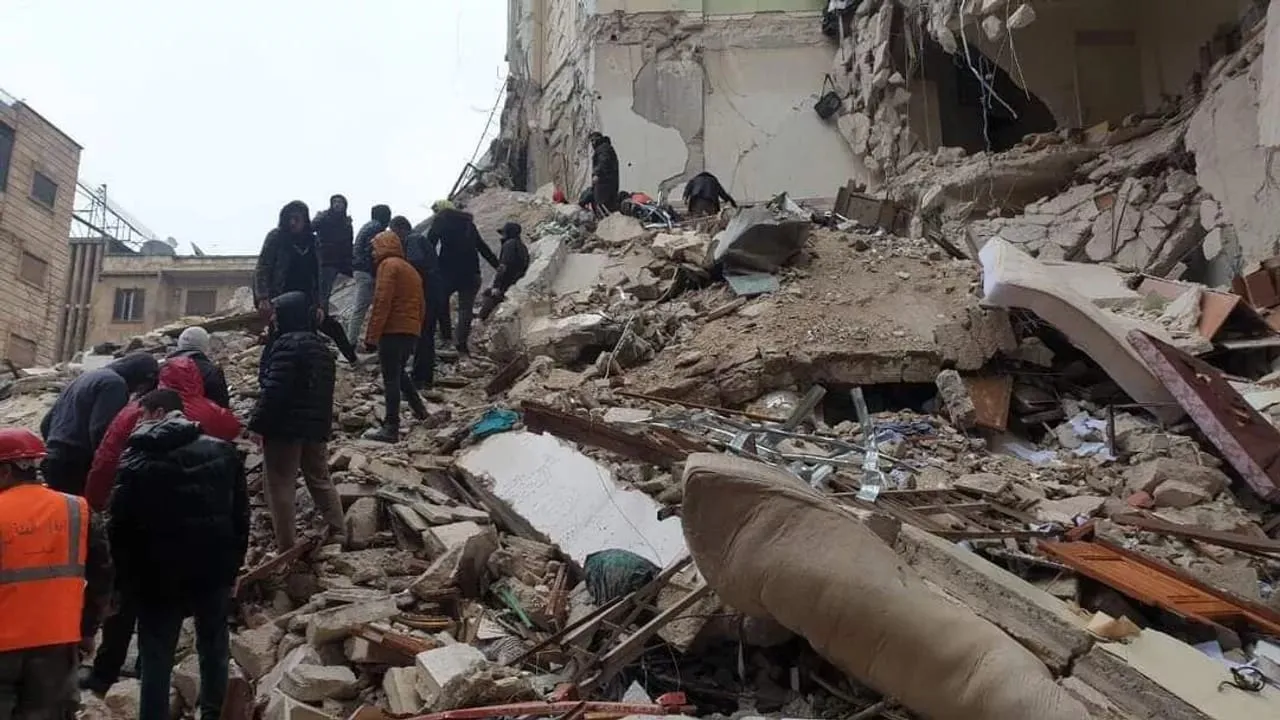 النظام يزعم تلبية كافة احتياجات المتضررين من الزلزال في سوريا