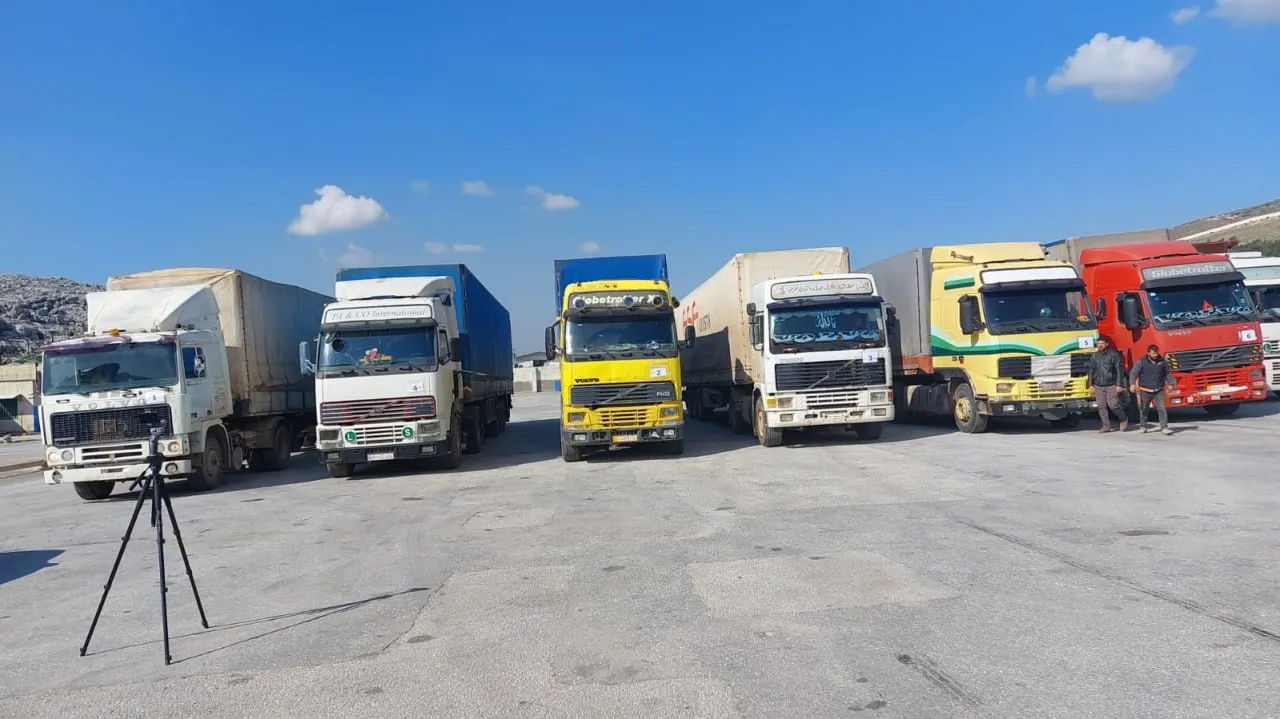 صور لشاحنات محملة بالمساعدات الأممية لشمال غربي سوريا